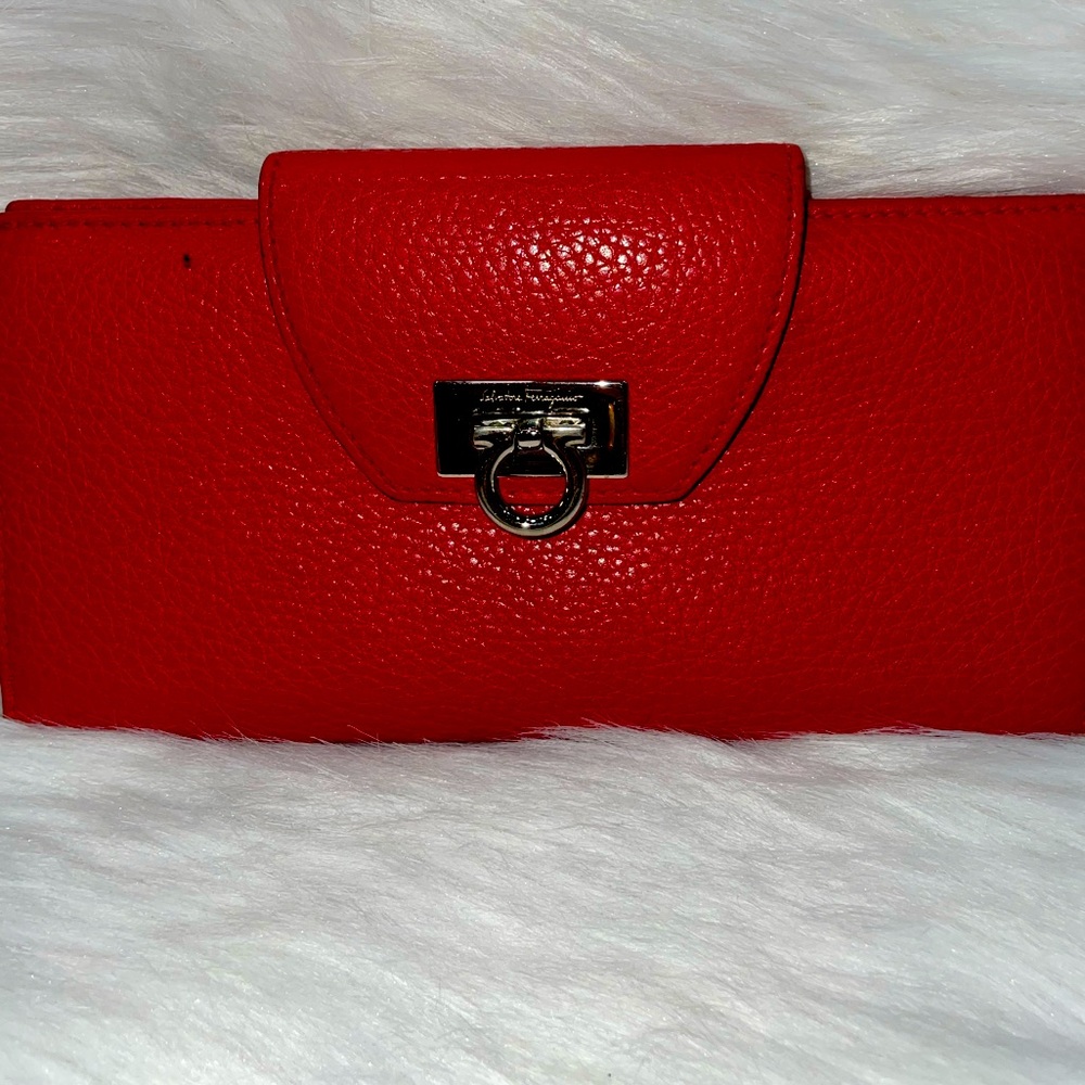 SALVADOR FERRAGAMO RED LEATHER WALLET with a CHAIN
